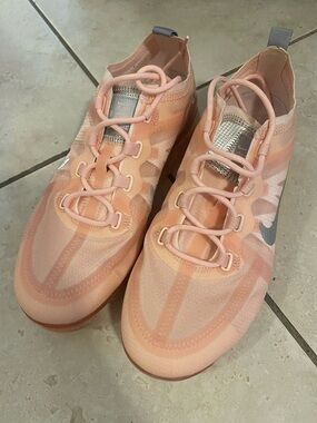 Nike Women’s Peach Pink Breathable Lace-Closure Sneakers